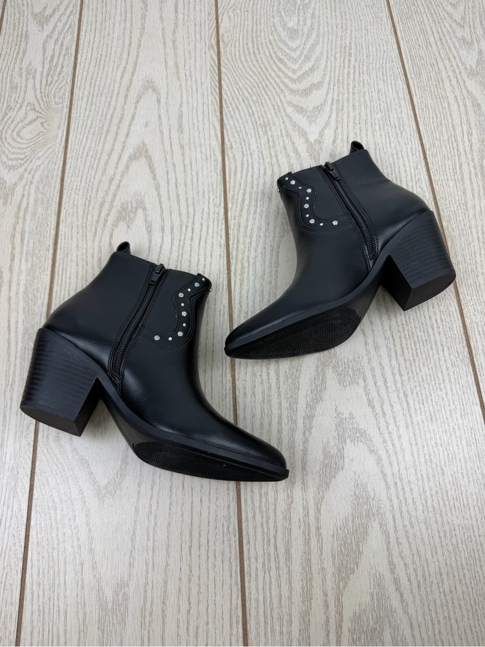Sun + Stone Women's Indianaa Studded Western Block Heel Booties 5.5 Black Smooth - Picture 4 of 9